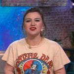 Kelly’s Grateful Dead graphic tee on The Kelly Clarkson Show