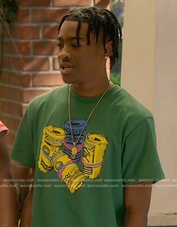 Kelvin’s green graphic print tee on The Upshaws
