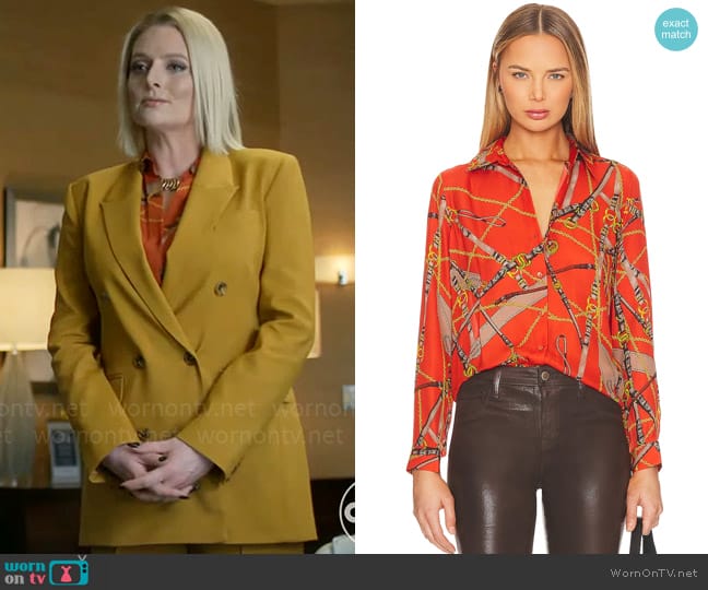 L'Agence Nina Shirt in Red Clay Belt Print worn by Lexi (Lauren Ash) on Not Dead Yet
