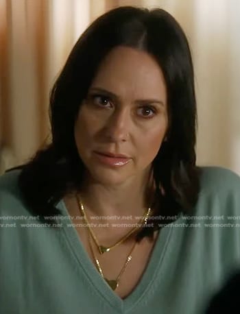 Maddie’s gold heart necklace on 9-1-1