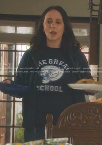 Maddie’s navy The Great School print tee on 9-1-1