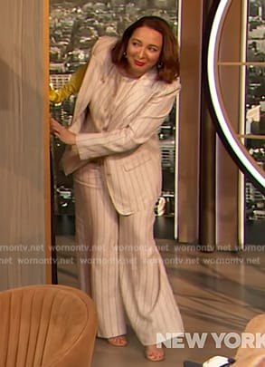 Maya Rudolph’s white pinstripe suit on The Drew Barrymore Show