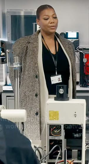 Robyn’s herringbone coat on The Equalizer