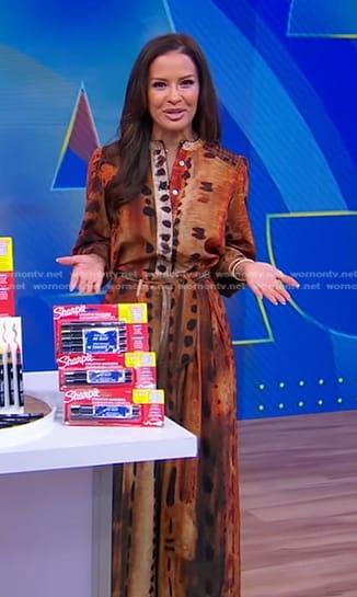 Rocsi’s brown printed blouse and pants on Good Morning America