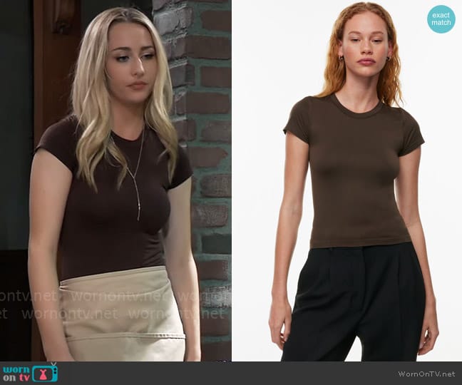 Seamless Sinch Smooth Willow T-Shirt in Rich Mocha Brown worn by Josslyn Jacks (Eden McCoy) on General Hospital