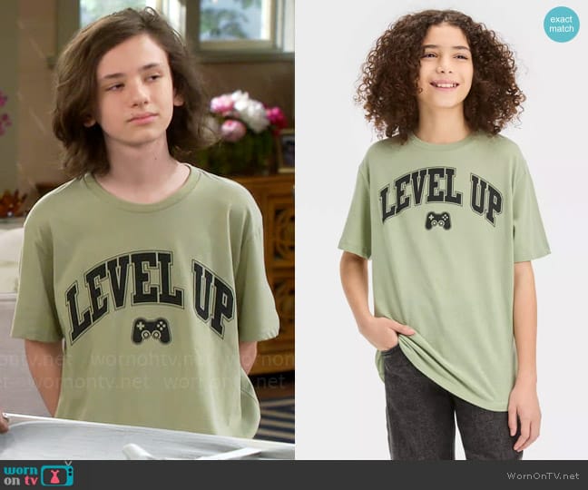 Art Class Gamer Level Up Graphic T-Shirt worn by Grover Johnson (Hank Greenspan) on The Neighborhood
