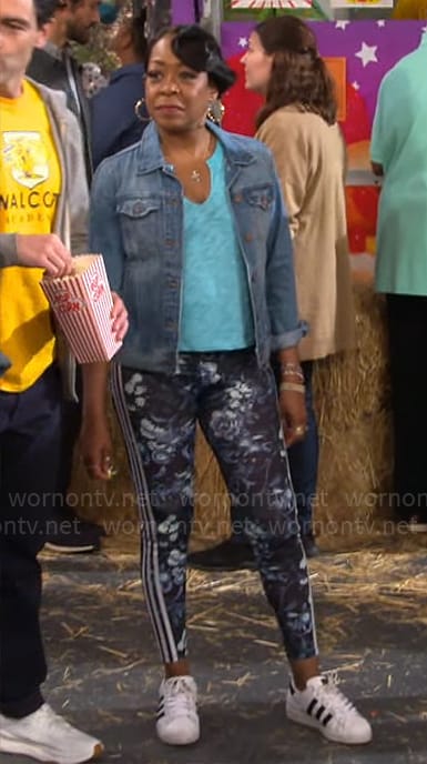 Tina’s blue floral leggings on The Neighborhood