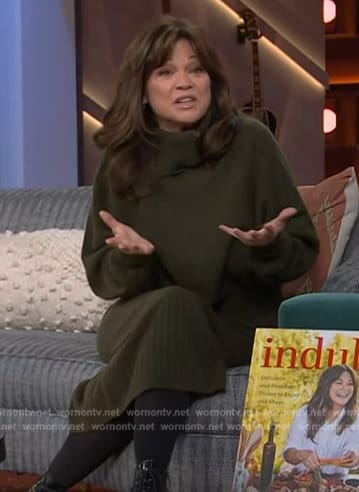 Valerie’s green sweater dress on The Kelly Clarkson Show