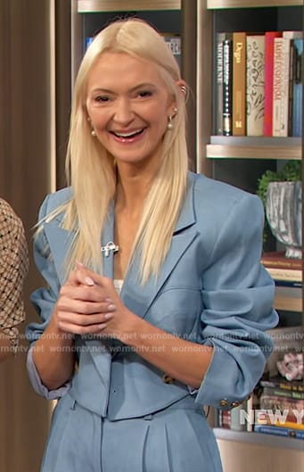 Zanna Roberts’ blue cropped denim blazer and pants on The Drew Barrymore Show