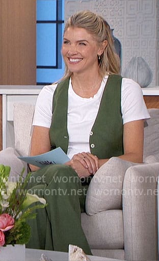 Amanda’s green vest and pants set on The Talk