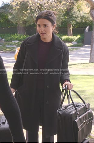 Amelia’s black coat and travel carry bag on Greys Anatomy