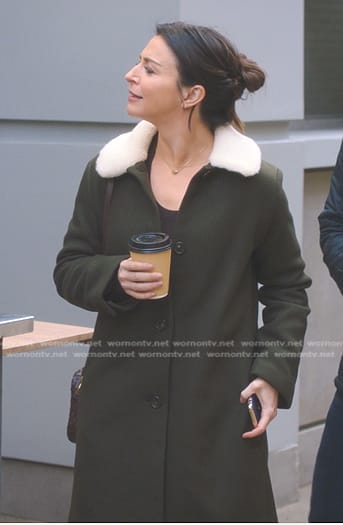 Amelia’s green shearling collar coat and brown crossbody bag on Greys Anatomy