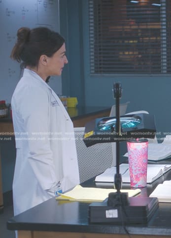 Amelia’s pink print tumbler on Greys Anatomy
