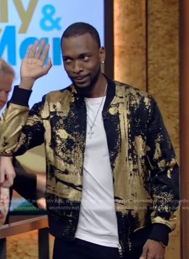Jay Pharoah’s black and gold metallic jacket on Live with Kelly and Mark