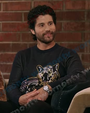 Dan Smyers’ tiger print sweater on The Voice