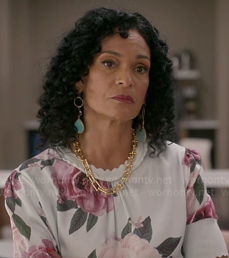 Francey’s rose print scallop trim top on So Help Me Todd