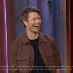 Glen Powell’s brown flap pocket shirt on The Kelly Clarkson Show