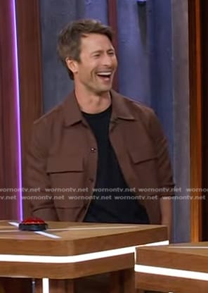Glen Powell’s brown flap pocket shirt on The Kelly Clarkson Show