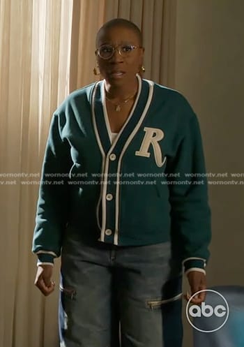 Hen’s green cardigan and patch pocket jeans on 9-1-1