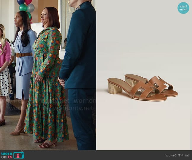 Hermes Oasis Sandal worn by Molly Novak (Maya Rudolph) on Loot