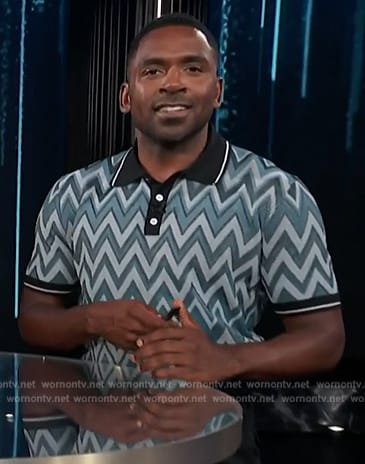 Justin’s blue zig-zag print polo on E! News