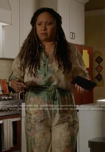 Karen’s floral print shirt and pants on 9-1-1
