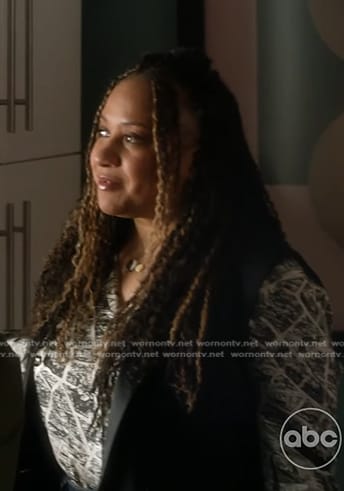 Karen’s black and white printed shirt on 9-1-1