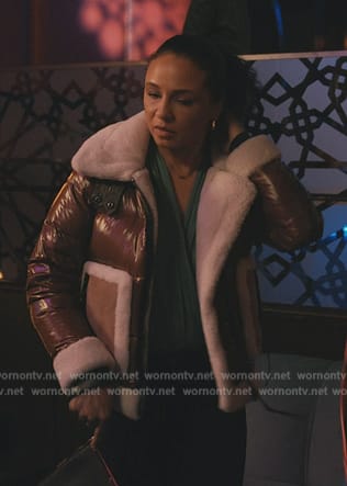 Kaya’s brown sherpa jacket on Elsbeth
