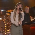 Kelly’s khaki midi skirt on The Kelly Clarkson Show