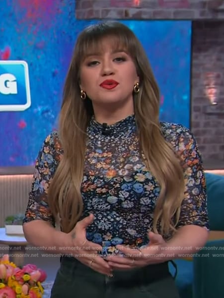Kelly’s floral print mesh top on The Kelly Clarkson Show