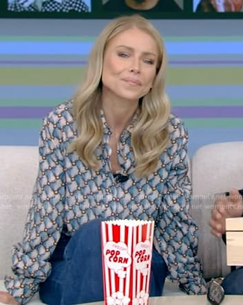 Kelly’s printed blouse and denim jeans on Live with Kelly and Mark