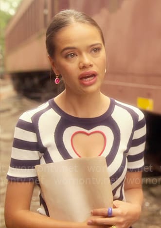 Mouse’s striped heart cutout top and crochet square jeans on Pretty Little Liars Summer School