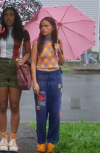 Mouse’s ornage palm top and patched jeans on Pretty Little Liars Original Sin