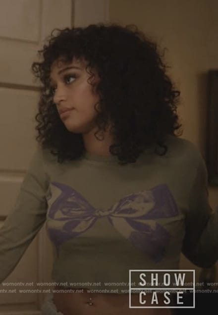 Olivia’s green bow print long sleeve tee on All American