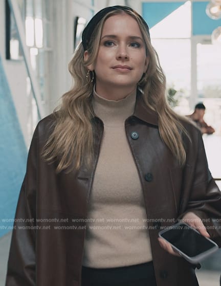 Quin’s brown leather jacket on Elsbeth