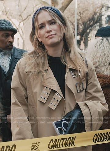 Quinn’s trench coat on Elsbeth