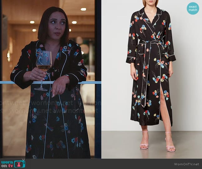 Rixo Marta Floral-Print Jersey Robe worn by Molly Novak (Maya Rudolph) on Loot