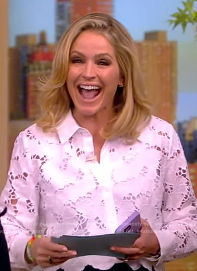 Sara’s white cropped lace top on The View