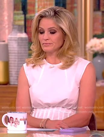 Sara’s white pleated top on The View
