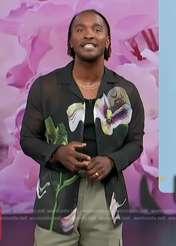 Scott’s black floral print shirt on Access Hollywood