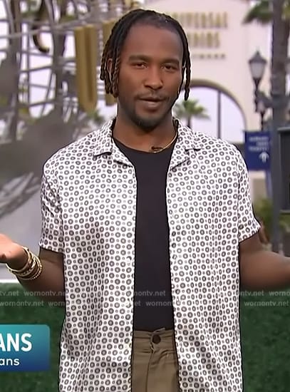 Scott’s gray printed short sleeve shirt on Access Hollywood