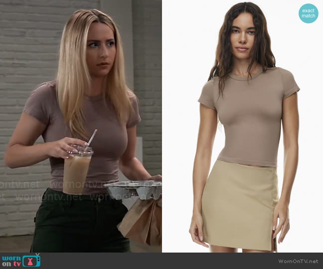 Seamless Sinch Smooth Willow T-Shirt in Deep Taupe worn by Josslyn Jacks (Eden McCoy) on General Hospital