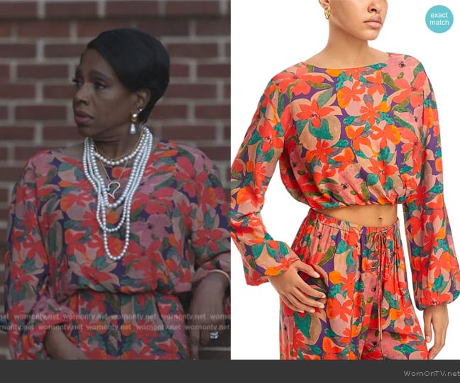 Solid & Striped x Sofia Richie Grainge The Ashling Floral Cropped Top worn by Barbara Howard (Sheryl Lee Ralph) on Abbott Elementary