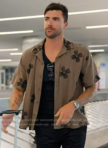Tyler’s brown floral print shirt on Selling the OC