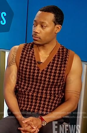 Tyler’s brown houndstooth vest on E! News