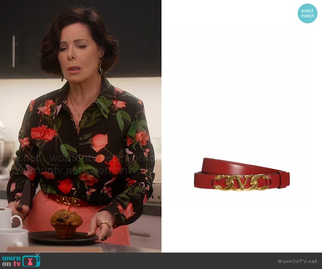 Valentino Garavani V Logo Chain Leather Belt worn by Margaret Wright (Marcia Gay Harden) on So Help Me Todd