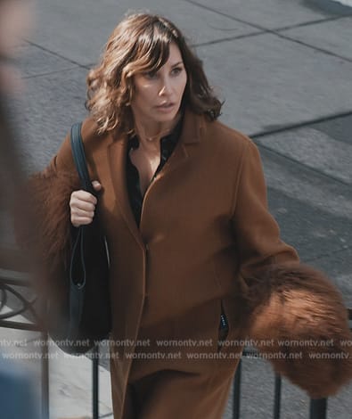Vanessa’s brown fur cuff coat on Elsbeth