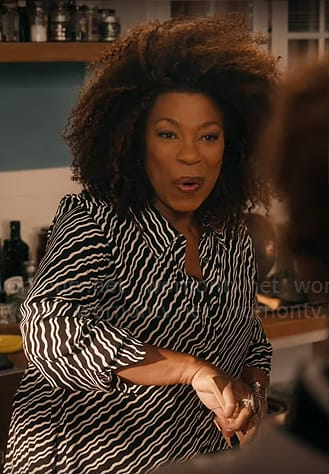 Vi’s diagonal stripe shirt on The Equalizer