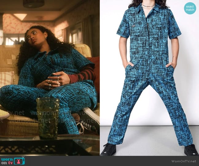 Wildfang Essential Short Sleeve Coveralls worn by Tabitha 'Tabby' Hayworth (Chandler Kinney) on Pretty Little Liars Original Sin