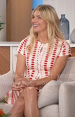 Amanda’s lips print dress on The Talk